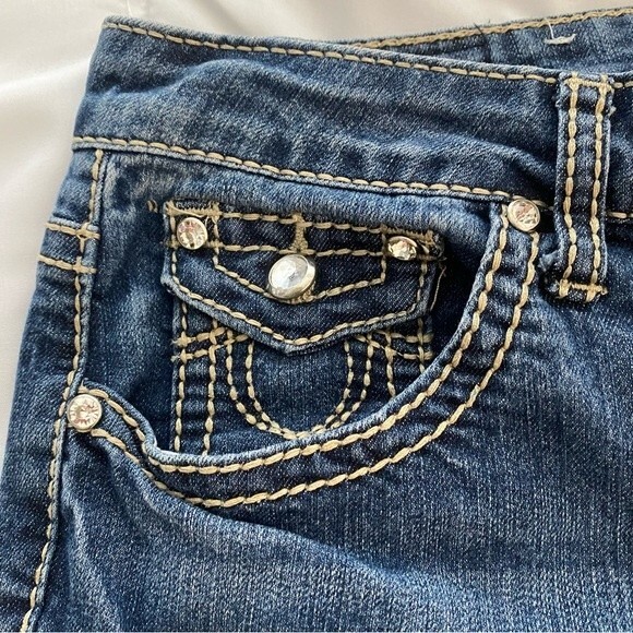 Earl Rhinestone Mid Rise Crop Straight Leg Medium Wash Jeans Size 10 - Picture 2 of 8